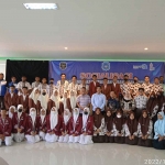 Foto bersama peserta dan narasumber dalam sosialisasi sosialisasi wawasan kebangsaan di Kampus Universitas Islam Lamongan (Unisla), Kamis, (24/11/2022).