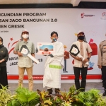 Para penerima hadiah arisan jago bangunan 2.0. foto: ist.