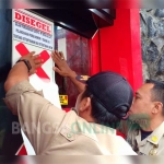 Karaoke Maxi Brillian saat disegel Satpol PP pasca digerebek Polda Jatim beberapa waktu lalu. foto: AKINA/ BANGSAONLINE