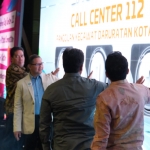 Walikota Batu bersama pejabat terkait saat launching call center 112