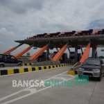 Gerbang tol Moker seksi III. foto: RONY S/ BANGSAONLINE 