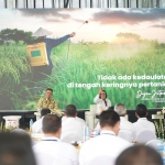 DOP PG Digna Jatiningsih (tengah) saat pemaparan materi pada Acara Agritalk 3 Petrokimia Gresik.