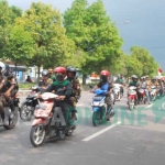 Rombongan anggota Banser saat menuju Masjid Agung Ngawi untuk memprotes kegiatan HTI. foto: ZAINAL ABIDIN/ BANGSAONLINE