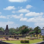 Candi Penataran, salah satu objek wisata di Kabupaten Blitar yang pada situasi normal selalu ramai dikunjungi wisatawan.