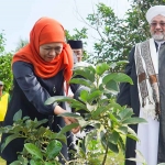 Khofifah saat menjamu kedatangan cicit Syekh Abdul Qadir Jailani, yaitu Assyeikh Assayyid Afeefuddin Al-Jailani.