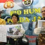 Polda Jatim membongkar pengelolaan limbah medis berbahaya di sejumlah rumah sakit. foto: rusmiyanto/BANGSAONLINE