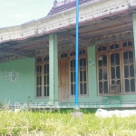 Rumah Surati di Dusun Baron, Desa Jatipuro, Kec. Karangjati, Ngawi. Pemiliknya saat ini eksodus ke Malang untuk menyelamatkan diri. foto: ZAINAL ABIDIN/ BANGSAONLINE