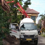 Pengecoran rumah dengan menggunakan Mini Ready Mix. foto: ist.