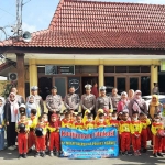 Para pelajar bersama guru gelar kunjungan edukasi di Polres Ngawi.