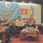 Rizal Ramli memberi keterangan pers di Surabaya.