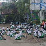 Siswa di Banyuwangi saat mengikuti senam.