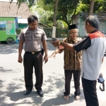 Polisi melakukan olah TKP penyekapan dan penjambretan istri Wakil Ketua PCNU Lumajang.