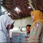 Kondisi salah satu kelas di SDN Sumberharjo 1 Kecamatan Sumberejo, Kabupaten Bojonegoro. Tampak sejumlah genteng sudah hilang dari tempatnya. foto: EKY NURHADI/ BANGSAONLINE