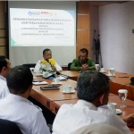 Dr. Safi, S.H., M.H., Rektor UTM saat menerima rombongan dari Universitas Dr. Soebandi, di Lt. 5 Gedung Rektorat Universitas Trunojoyo Madura.