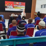 Direktur LBH KP Ronggolawe Nunuk Fauziyah saat memberikan penyuluhan kepada puluhan WBP Kelas IIB Tuban.