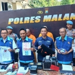 Konferensi pers kasus pungutan liar pengurusan KTP di lingkungan Dispendukcapil Kabupaten Malang.