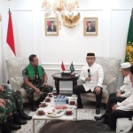 Ketua Umum PBNU KH Yahya Cholil Staquf saat menerima Panglima TNI Andika Perkasa  di Kantor PBNU, Jakarta Pusat, Senin, 23 Mei 2022. Foto: dok. Puspen TNI