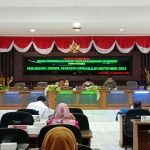 Angota DPRD Situbondo saat menggelar rapat paripurna perubahan jadwal pengesahan APBD Perubahan 2021.