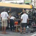 Kondisi Isuzu Elf yang terlibat laka lantas di Jalan Raya Kediri-Kertosono, Desa Gampeng, Kecamatan Gampengrejo Kabupaten Kediri. (Foto: Ist.)