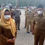 Bupati Gus Yani bersama Wabup Bu Min usai apel pagi. (foto: SYUHUD/BANGSAONLINE)