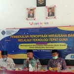 Acara pembekalan penciptaan wirausaha baru melalui teknologi tepat guna dalam meningkatkan keterampilan wirausaha muda kreatif dalam bidang ilmu teknologi di Yayasan Permahisa, Desa Glagga, Kecamatan Arosbaya, Kabupaten Bangkalan, Senin (2/11/2020). (foto: ist)