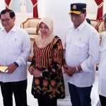 Dari Kiri, Wakil Gubernur Jatim Emiel Dardak, Menseskab Pramono Anung, Bupati Kediri dr. Hj. Haryanti Sutrisno, Menhub Budi Karya Sumadi, dan Menteri PUPR Basuki HadiMulyono. (foto: ist)