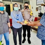 Dari kiri: M. Syuhud AM (Ketua KWG), Dirut PDAM, Wakapolres, dan Ketua Panitia Syukuran HPN KWG 2021 M. Masduki. foto: ist.