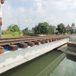 Proyek pembangunan jalur ganda (double track) Kereta Api.