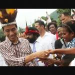 Joko Widodo saat tiba di Desa Yoka, Distrik Heram, Jayapura, Papua, Kamis (5/6/2014), ketika masa kampanye Pilpres. foto : kompas.com