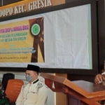 Camat Gresik Agung Endro HS Utomo memberikan sambutan dalam workshop dan konsolidasi penguatan kelembagaan MUI. foto: SYUHUD/ BANGSAONLINE.com