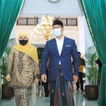 Gubernur Jawa Timur Khofifah Indar Parawansa dan Gubernur Jawa Barat Ridwan Kamil di Gedung Sate, Kantor Gubernur Jabar, Jl. Diponegoro No 22 Bandung, Senin (19/4) malam. foto: ist