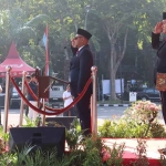 Bupati Gresik, Fandi Akhmad Yani, saat memimpin upacara Hari Kebangkitan Nasional. Foto: Ist
