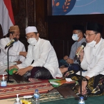 Bupati Yuhronur Efendi dan Wakil Bupati Abdul Rouf saat Khotmil Quran dan Doa Bersama untuk Bangsa. (foto: ist)