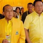 Ketua Umum DPP Golkar Abu Rizal Bakrie dan Wakil Ketua Umum Agung Laksono dalam acara Golkar. Foto:  vivanews.com