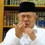 Prof Dr KH Asep Saifuddin Chalim, MAg, saat memimpin doa dan istighatsah pada malam Nisfu Sya