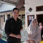 Warga Desa Cibalung, Kecamatan Cijeruk, Kabupaten Bogor, saat menerima sertifikat sekaligus berdialog dengan Menteri ATR/BPN, Agus Harimurti Yudhoyono.