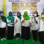 Pengurus FKKW Sidoarjo saat memberikan dukungan ke BHS-Taufiq di Media Center BHS, Minggu (1/11). foto: istimewa