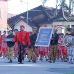 Pawai Kirab Budaya untuk memperingati hari lahirnya Pancasila di Blitar. foto: TRI SUSANTO/ BANGSAONLINE