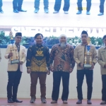 Penyerahan hadiah lomba di resepsi Milad ke-90 Pemuda Muhammadiyah, Minggu (5/6/2022). foto: ist.