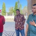 Kepala Kejari Bangkalan, Fahmi, saat memberi keterangan terkait dugaan kasus korupsi.