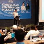 ORASI: Kelana Aprilianto saat menghadiri Konsolidasi Partai Gelora Sidoarjo untuk Pilkada 2020, Minggu (27/9). foto: MUSTAIN/ BANGSAONLINE