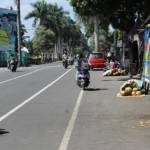 Di depan PKL ini terjadinya aksi arogansi petugas Dinas Perhubungan Kota Blitar. (foto: tri susanto/BANGSAONLINE)