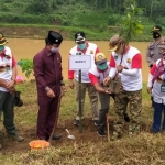 Bupati Pasuruan saat meresmikan Embung Welulang.