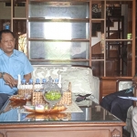 Ketua DPRD Lamongan, Abdul Ghofur, saat menerima petugas BPS.
