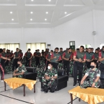 Pengarahan terhadap komponen cadangan bertempat di Aula Bhaskara Makorem 084/BJ Jalan Ahmad Yani Surabaya, Rabu (2/3).