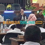 Suasana rapat kerja Komisi IV DPRD Situbondo dengan kepala SD dan SMP. Foto: SYAIFUL BAHRI/BANGSAONLINE