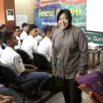 Wali Kota Risma memberikan motivasi kepada para siswa agar mengembangkan diri di bidang TIK. (foto: istimewa)