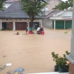 Banjir bandang yang menyebabkan Tim Pantau Adipura mengurungkan kegiatannya. Foto: IST