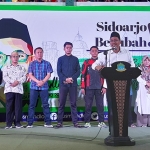 ORASI: Gus Muhdlor saat deklarasi Cabup Sidoarjo 2020, di GOR Ponpes Bumi Sholawat, Minggu (5/1). foto: MUSTAIN/ BANGSAONLINE