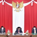 
Wakil Wali Kota Pasuruan, Adi Wibowo, beserta saat menghadiri sidang paripurna LKPJ Tahun 2021 di DPRD Kota Pasuruan.